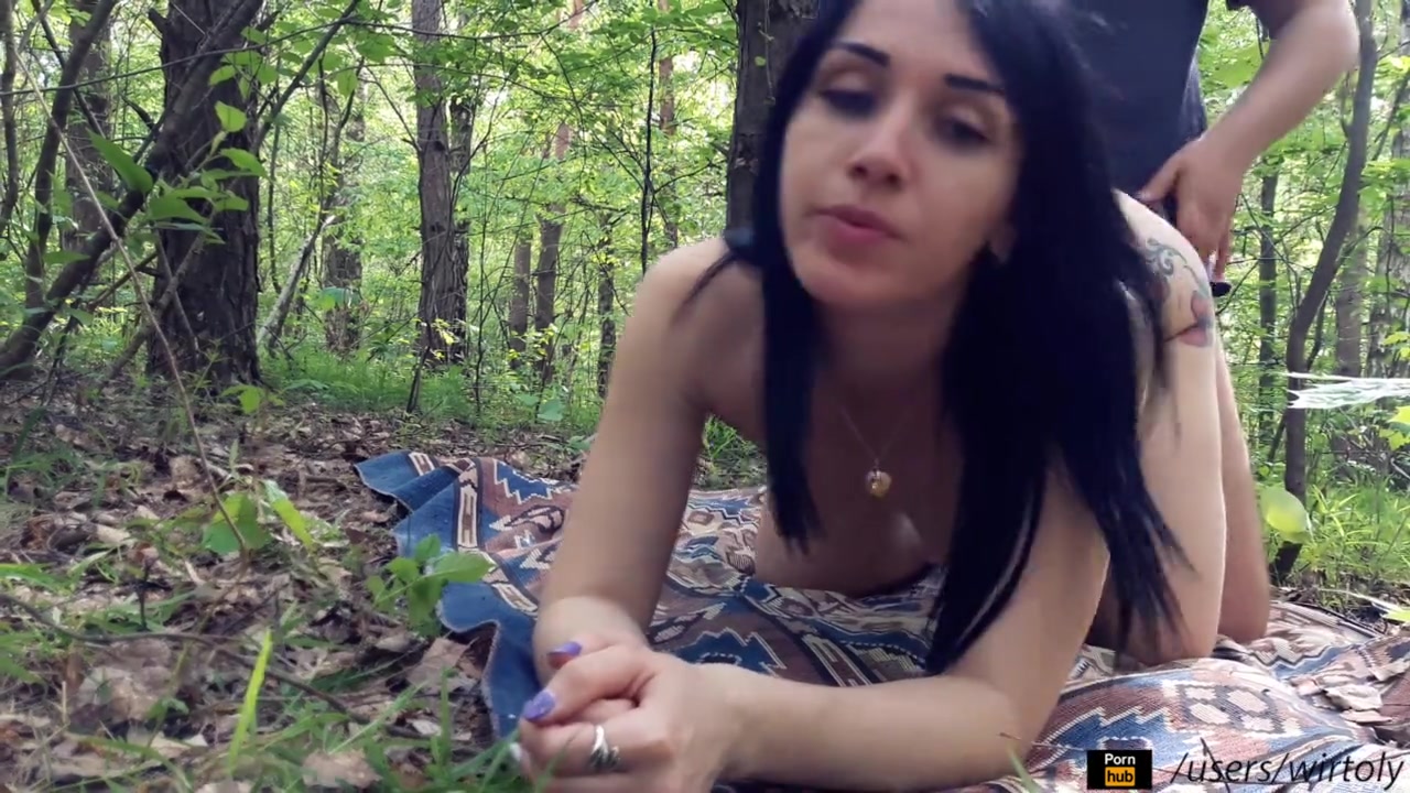 Порно видео Жену трахают в лесу. Смотреть видео Жену трахают в лесу онлайн